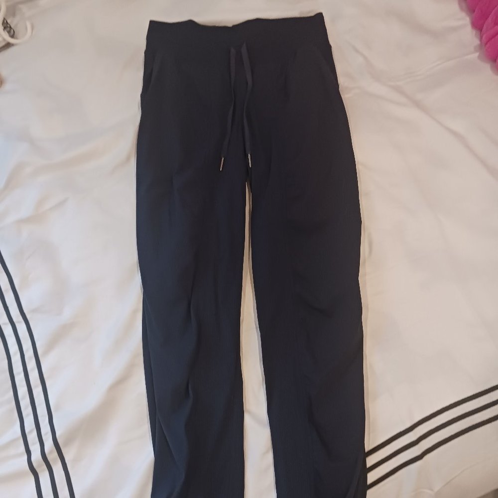 Lululemon dance studio joggers size 4